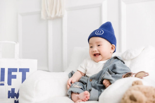 曹县宝宝吃奶蹬腿烦躁扭动 曹县宝宝吃奶蹬腿烦躁扭动